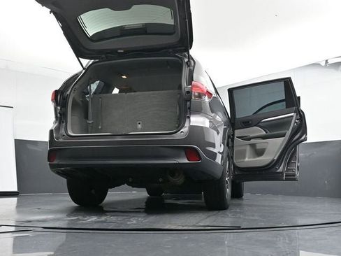 Used 2019 Toyota Highlander LE image 45