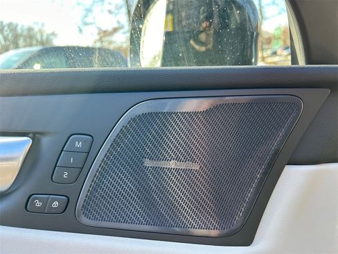 New 2026 Volvo XC60 B5 Ultra w/ Protection Package Premier image 22