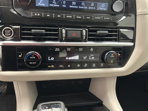 Used 2024 Nissan Pathfinder SL AWD/4WD image 18