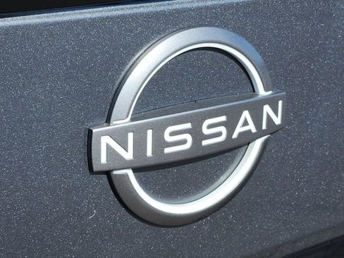 Used 2023 Nissan Frontier SV image 11