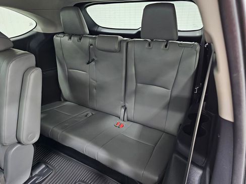 Used 2021 Toyota Highlander XLE image 13