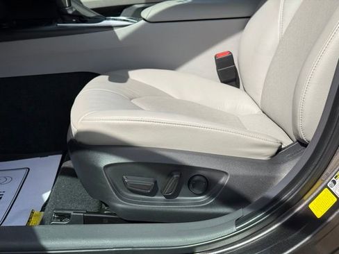 Used 2022 Toyota Camry XLE image 14