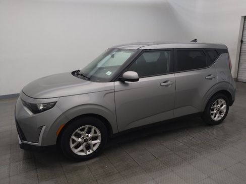 Used 2024 Kia Soul LX w/ Option Group 015 FWD image 2