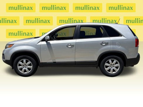 Used 2013 Kia Sorento LX w/ Third Row Pkg FWD image 10