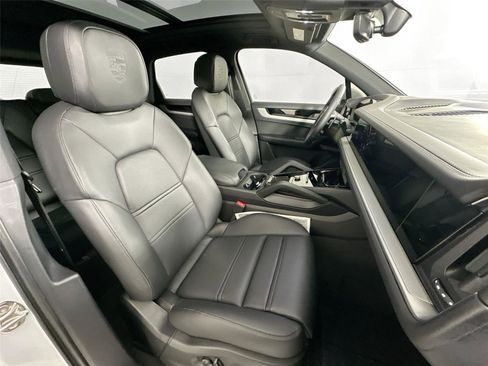 Used 2026 Porsche Cayenne Coupe AWD/4WD image 27