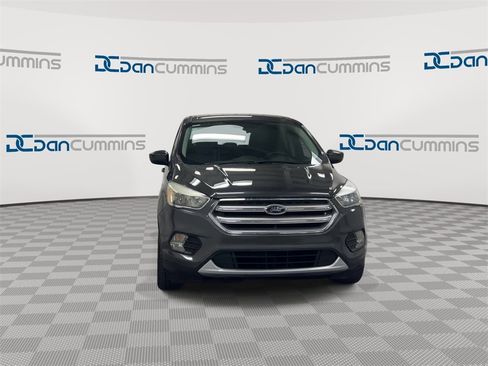 Used 2017 Ford Escape SE image 3