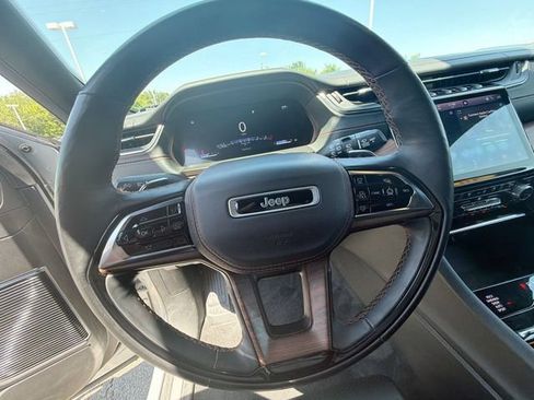 Used 2021 Jeep Grand Cherokee L Summit w/ Luxury Tech Group V AWD/4WD image 23