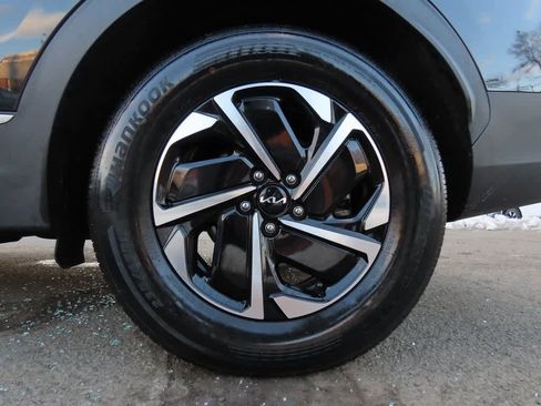 Used 2023 Kia Sportage LX image 9