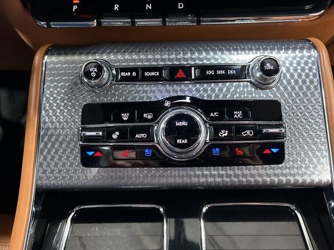 Certified 2021 Lincoln Aviator Black Label w/ Dynamic Handling Package image 21