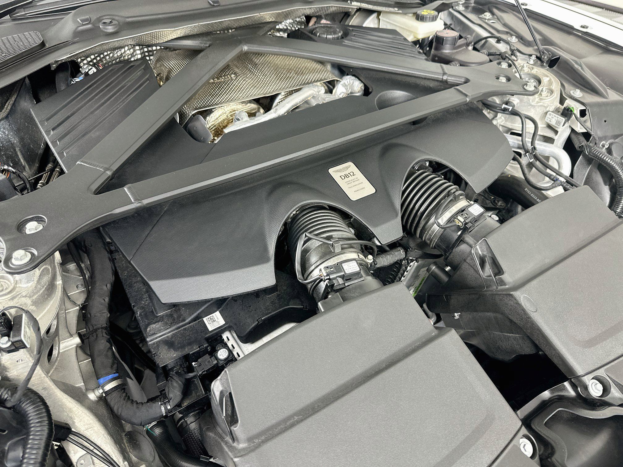 Used 2025 Aston Martin DB12 Coupe RWD image 31