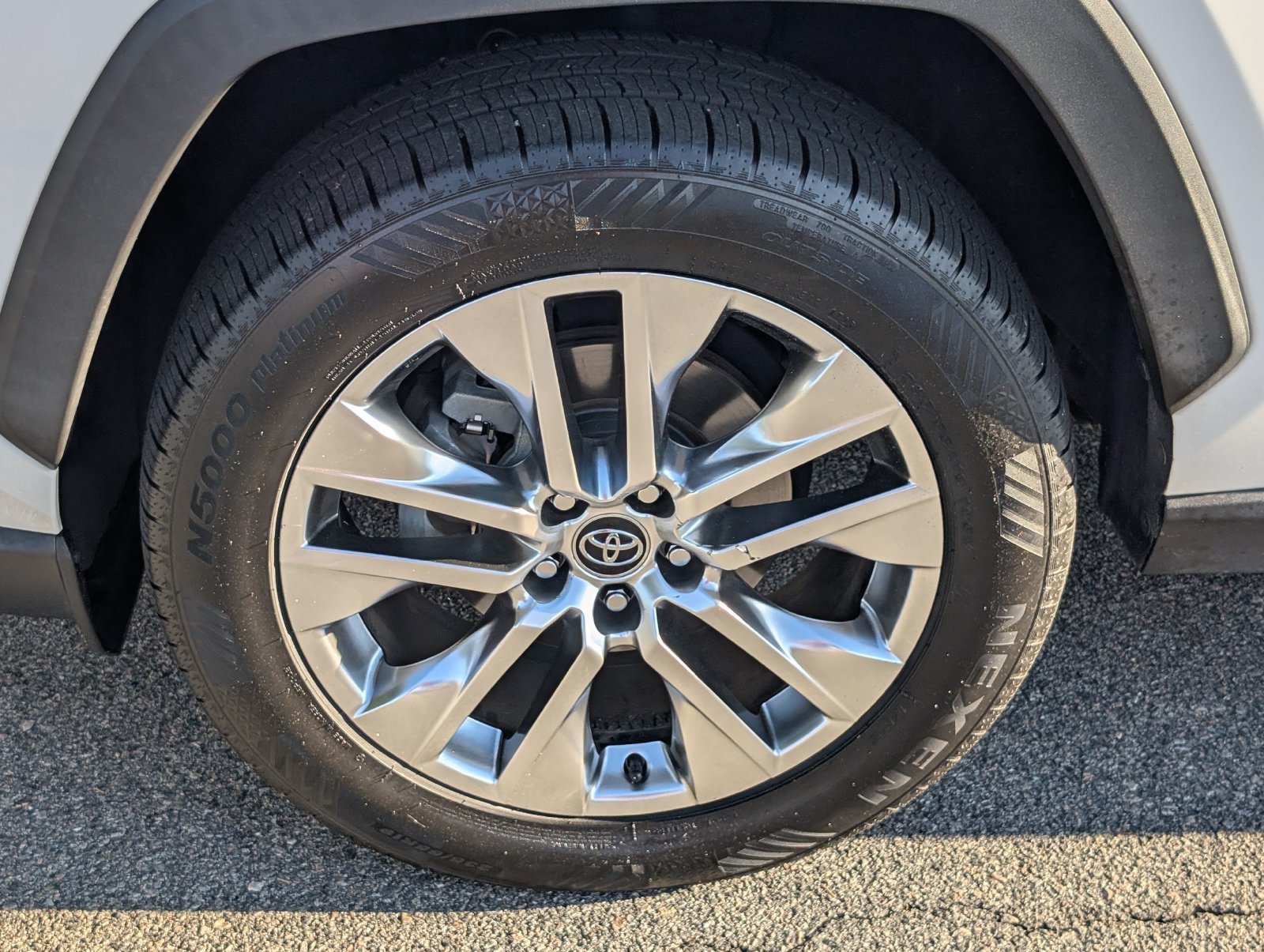 Used 2020 Toyota RAV4 XLE Premium FWD image 13