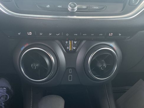 Used 2025 Chevrolet Blazer LT FWD image 23