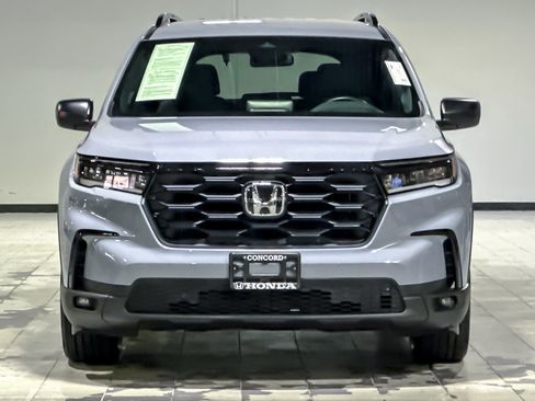 Certified 2025 Honda Pilot Sport image 5