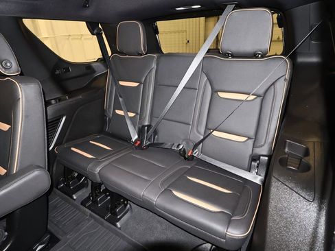 Used 2024 GMC Yukon AT4 w/ Technology Package image 17