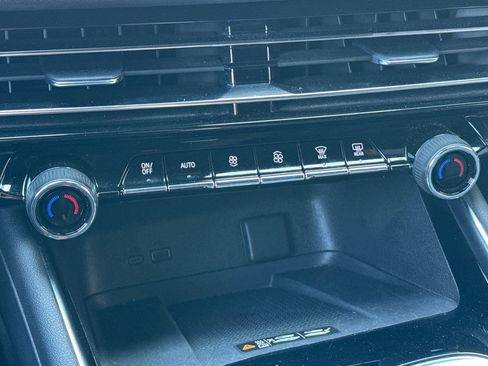 Used 2025 Chevrolet Traverse Z71 image 32