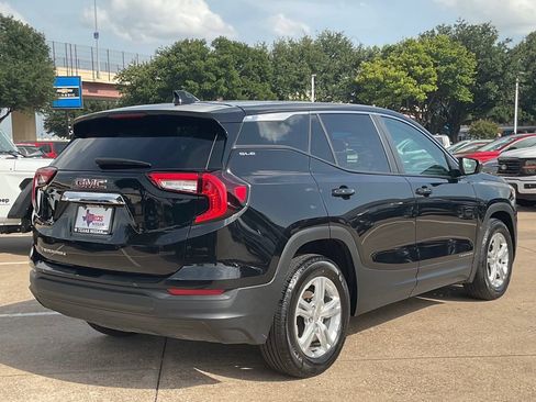 Used 2024 GMC Terrain SLE FWD image 4