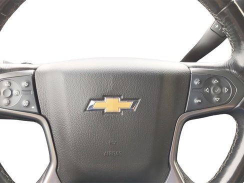 Used 2019 Chevrolet Suburban LT image 19