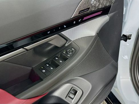 Used 2025 BMW 530i xDrive 530i xDrive w/ M Sport Package image 18