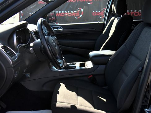 Used 2021 Jeep Grand Cherokee Laredo image 17