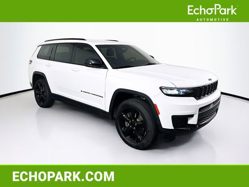 Used 2023 Jeep Grand Cherokee L Laredo image 1