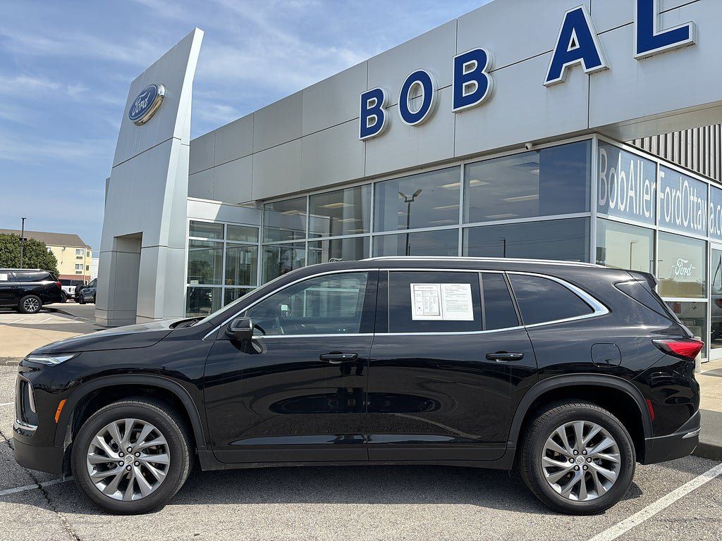 Used 2025 Buick Enclave Preferred AWD/4WD image 2