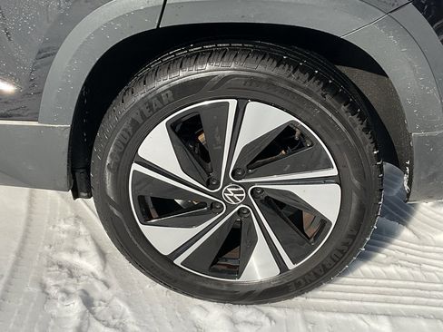 Used 2025 Volkswagen Taos SE image 8