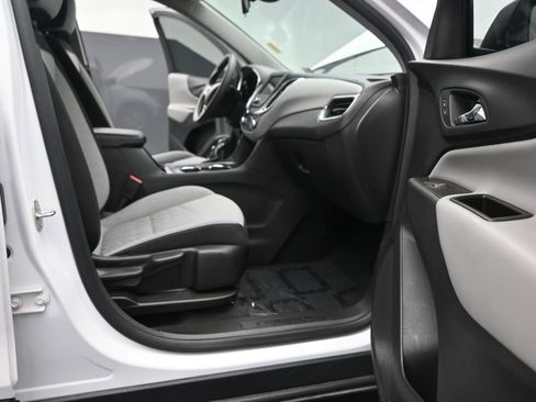 Used 2023 Chevrolet Equinox LS FWD image 17