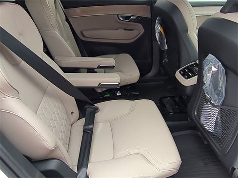 New 2026 Volvo XC90 B6 Plus image 19