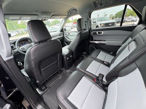 Certified 2023 Ford Explorer XLT w/ Equipment Group 202A AWD/4WD image 23