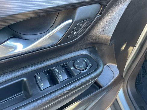 Used 2024 GMC Terrain SLE w/ Elevation Edition image 6