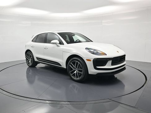 Used 2026 Porsche Macan AWD/4WD image 32