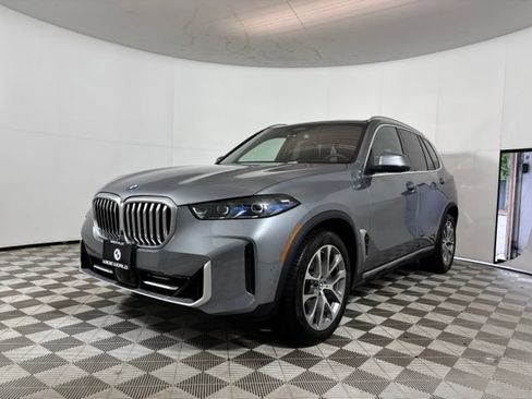 Used 2024 BMW X5 xDrive40i w/ Premium Package AWD/4WD image 3