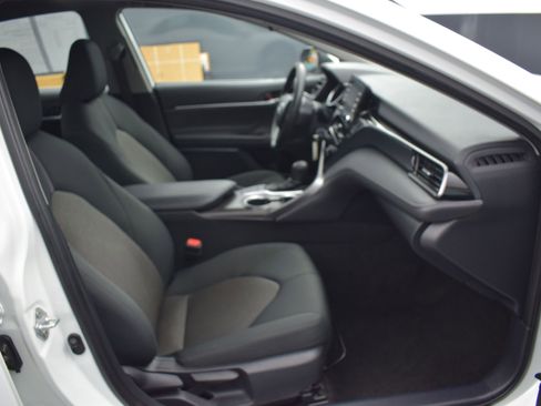 Used 2024 Toyota Camry LE image 10