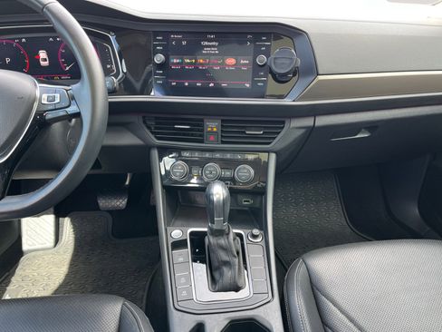 Used 2019 Volkswagen Jetta SEL Premium image 12