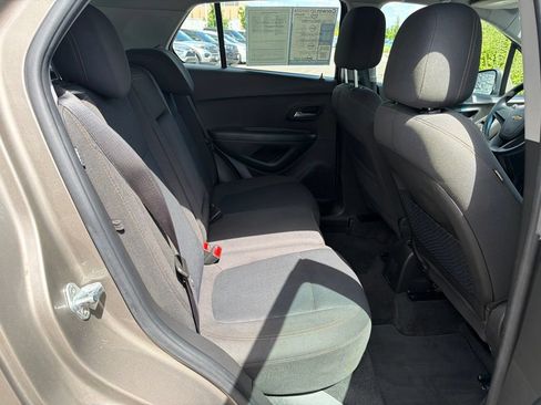 Used 2020 Chevrolet Trax LS FWD image 15
