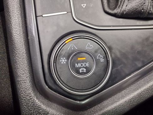 Used 2019 Volkswagen Tiguan SE w/ Panoramic Sunroof Package image 33