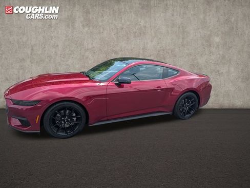Used 2025 Ford Mustang Premium RWD image 4