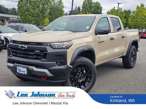 Used 2024 Chevrolet Colorado Trail Boss w/ LPO, Dark Essentials Package AWD/4WD image 1
