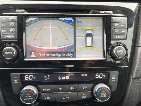 Used 2017 Nissan Rogue SV w/ SV Premium Package AWD/4WD image 23