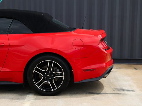 Used 2020 Ford Mustang Premium image 31