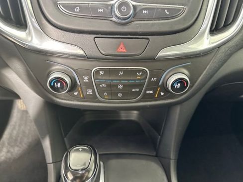 Used 2018 Chevrolet Equinox LT image 23