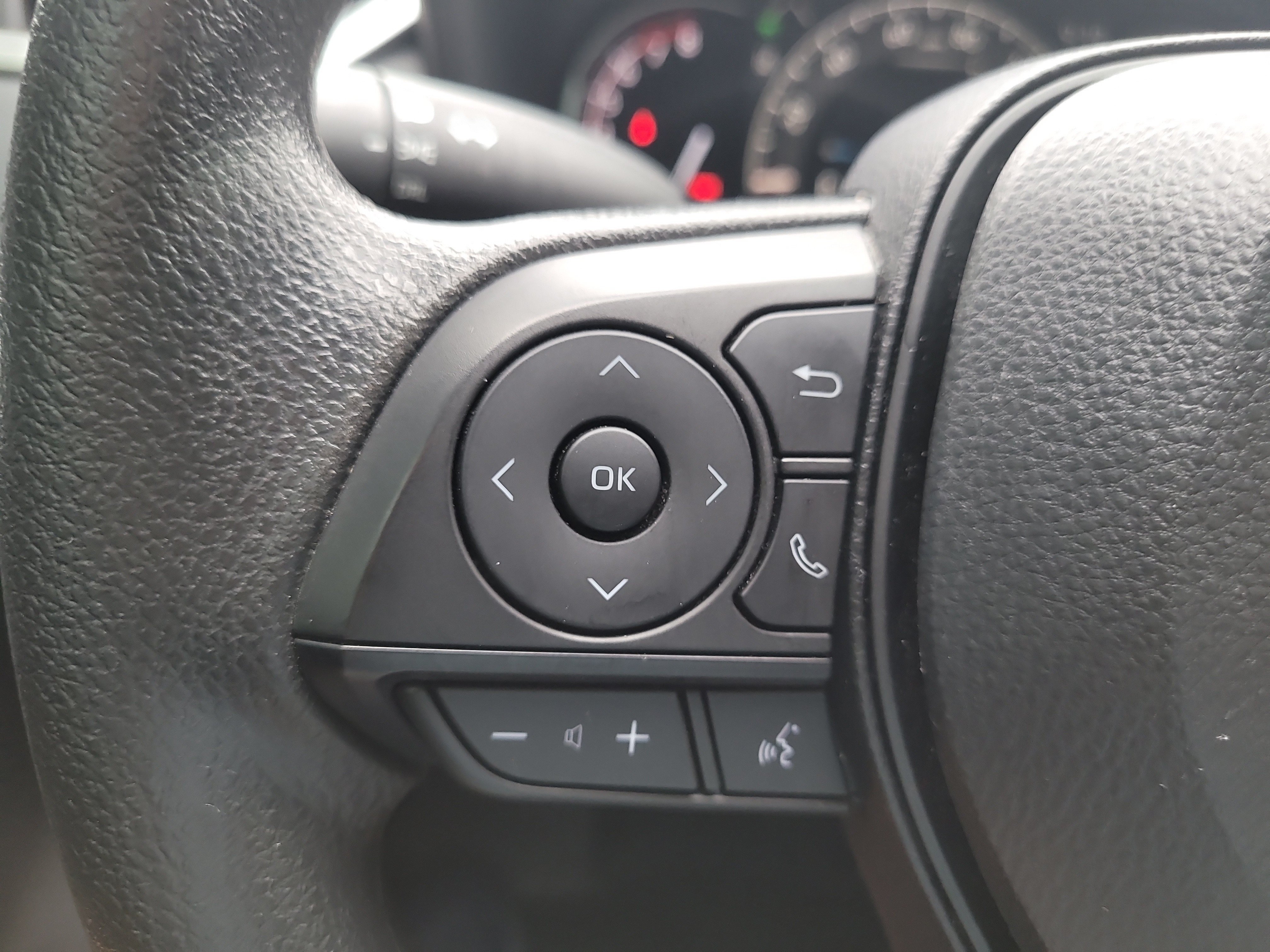Certified 2025 Toyota RAV4 LE FWD image 27