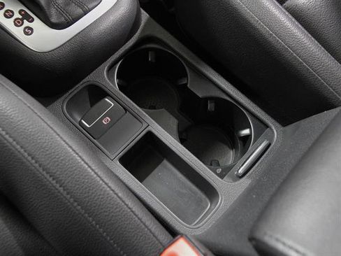 Used 2017 Volkswagen Tiguan S image 15