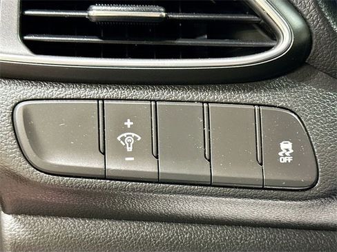 Used 2018 Hyundai Elantra GT image 12