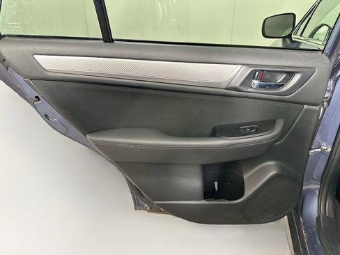 Used 2018 Subaru Outback 2.5i Premium AWD/4WD image 23