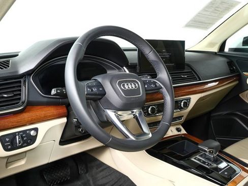 Used 2023 Audi Q5 2.0T Prestige w/ Prestige Package image 4