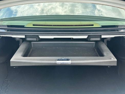 Used 2016 Mercedes-Benz E 350 Sedan w/ Premium Package image 7