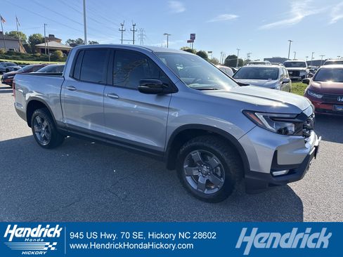 Certified 2025 Honda Ridgeline TrailSport image 1