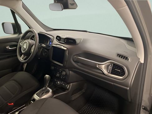 Used 2022 Jeep Renegade Latitude AWD/4WD image 22