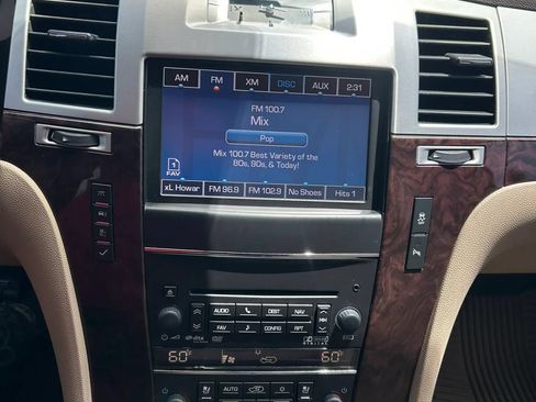 Used 2013 Cadillac Escalade ESV Luxury RWD image 31